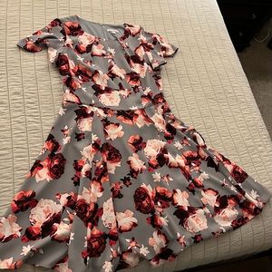 Beautiful dress wore it twice comes with belt purchased from New York & Co.